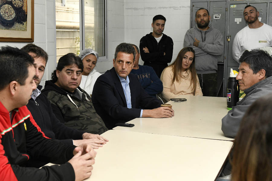 Sergio Massa visitó hoy una Pyme en Pilar junto al precandidato a Intendente  Federico Achával.