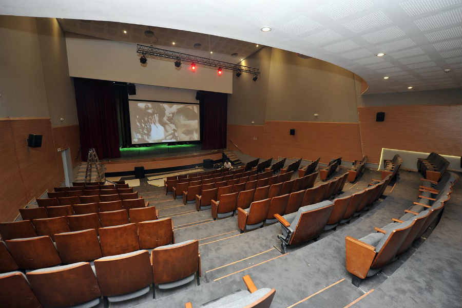 El Municipio de Tigre abrirá este martes a las 19 hs las puertas de su teatro municipal, ubicado en Ituzaingó 2950, Benavídez. El intendente Julio Zamora supervisó los últimos detalles y recorrió las instalaciones junto al actor Federico Amador. El Municipio de Tigre abrirá este martes a las 19 hs las puertas de su teatro municipal, ubicado en Ituzaingó 2950, Benavídez. El intendente Julio Zamora supervisó los últimos detalles y recorrió las instalaciones junto al actor Federico Amador.