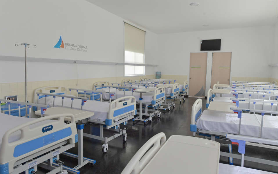 Andreotti inauguró el renovado Hospital de Islas “Do Porto”