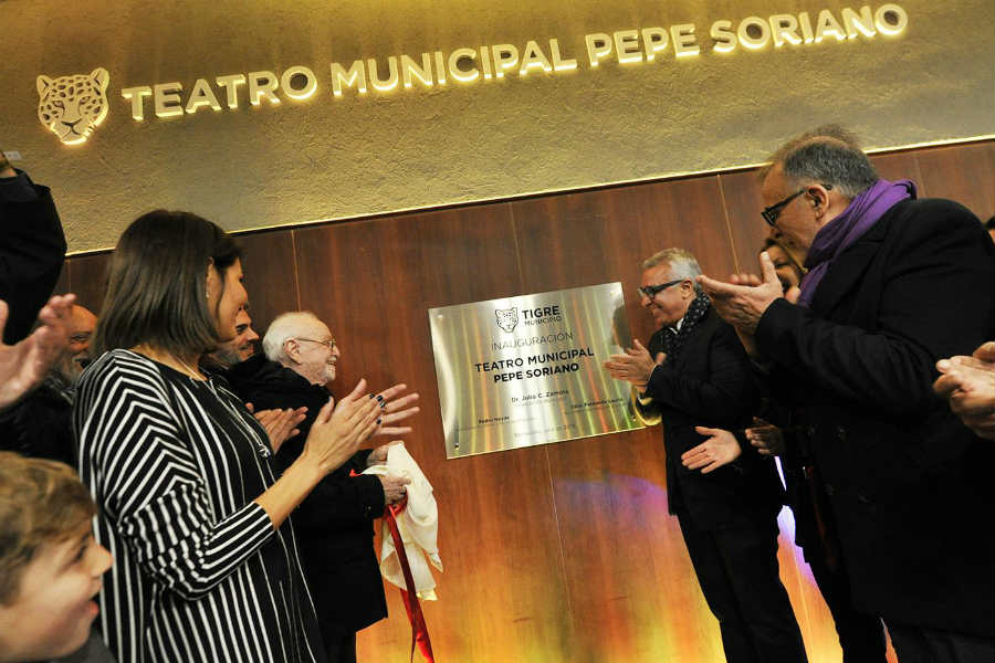 Julio Zamora inauguró el Teatro Municipal en Benavídez Julio Zamora inauguró el Teatro Municipal en Benavídez