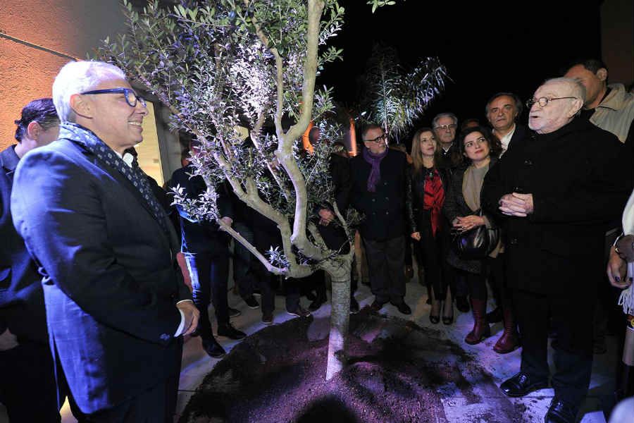 Julio Zamora inauguró el Teatro Municipal en Benavídez Julio Zamora inauguró el Teatro Municipal en Benavídez
