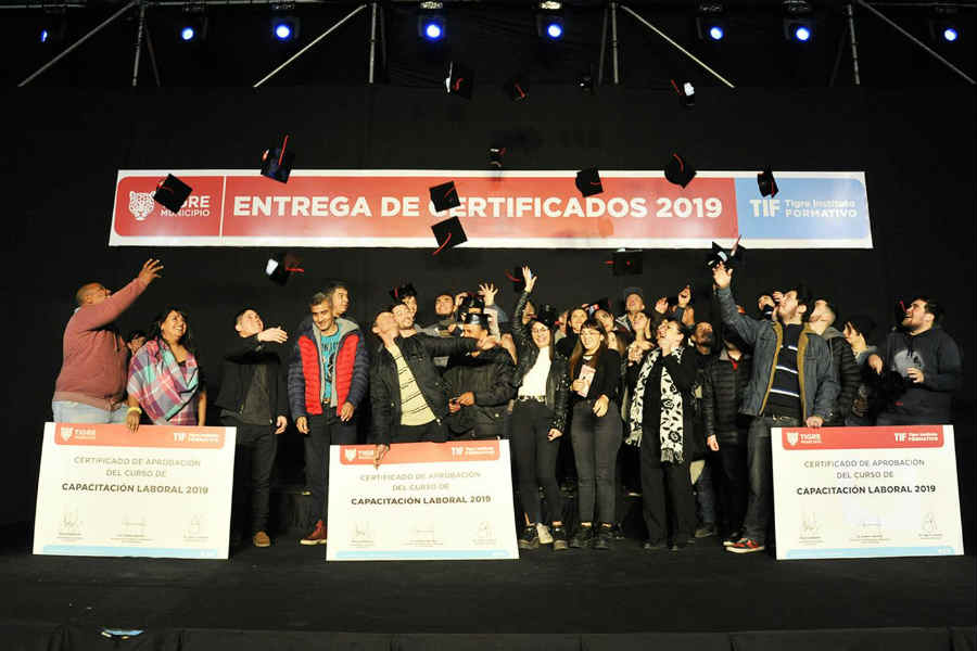 Más de 1.000 vecinos recibieron nuevos certificados del Tigre Instituto Formativo