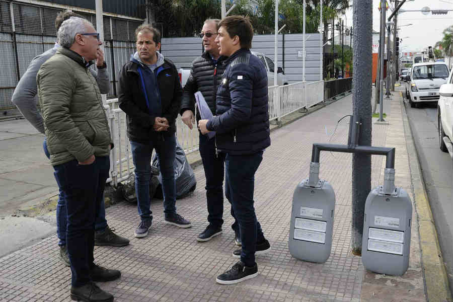 El intendente de Tigre, Julio Zamora, supervisó los trabajos de colocación de luces led, en la intersección con Boulogne Sur Mer. En total, se instalarán 478 artefactos, para brindar mayor seguridad a la zona y contribuir al ahorro de energía.
