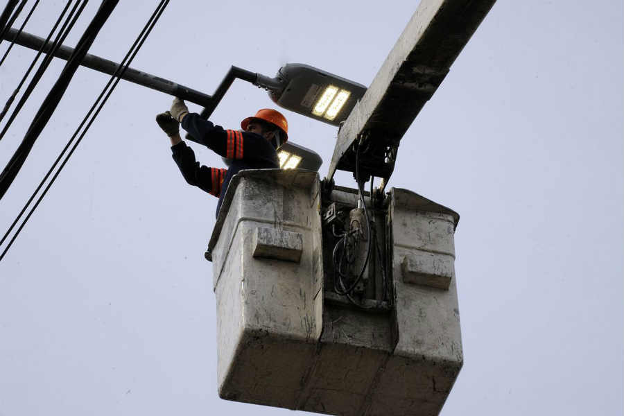 El intendente de Tigre, Julio Zamora, supervisó los trabajos de colocación de luces led, en la intersección con Boulogne Sur Mer. En total, se instalarán 478 artefactos, para brindar mayor seguridad a la zona y contribuir al ahorro de energía.
