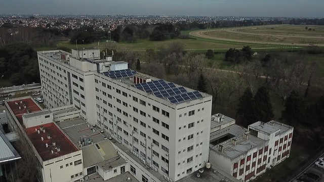 El Hospital Central de San Isidro incorporó paneles solares para generar energía renovable