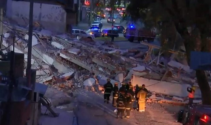 Se derrumbó un edificio en construcción sobre la avenida General Paz en Tres de Febrero