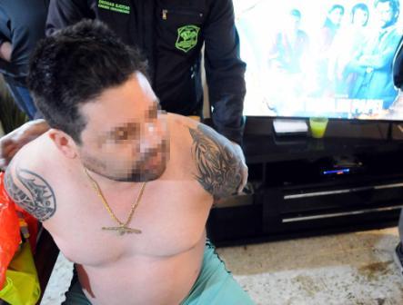 Cayó banda narco en Moreno con autos de alta gama, drogas, armas, un fanatismo por Pablo Escobar