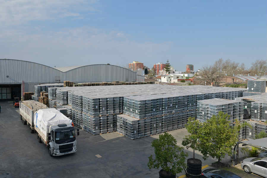 Andreotti visitó la histórica empresa Sidra Del Valle Andreotti visitó la histórica empresa Sidra Del Valle