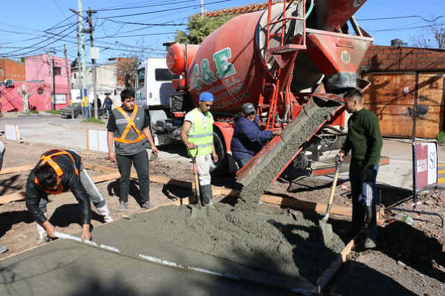 Gustavo Posse recorrió las obras del barrio San Cayetano de Beccar