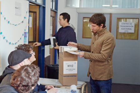 El intendente Luis Andreotti y Juan Andreotti votaron en Victoria