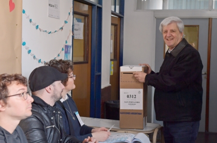 El intendente Luis Andreotti y Juan Andreotti votaron en Victoria