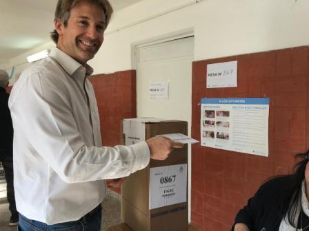 Segundo Cernadas acompañó a Cristian Ritondo y después votó este medio día en la escuela 16 de Dique Luján