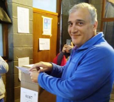 El Candidato del Frente NOS Adrian Zolezzi votó en Rincón de Milbeerg
