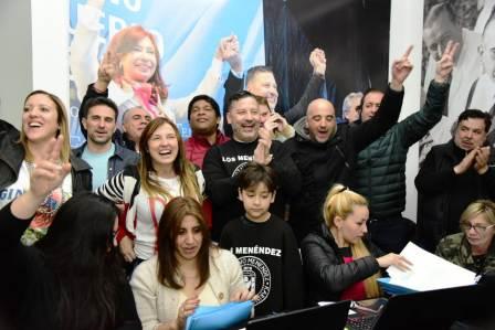 Gustavo Menéndez celebró su triunfo en Merlo