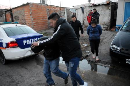 Cayó “la banda de los para coches” en villa La Rana: asaltaban en grupo y a mano armada a los automovilistas que entraban por el GPS