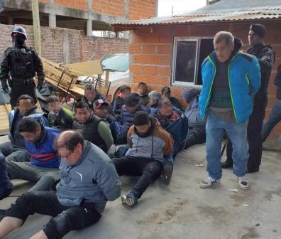 Desbaratan banda dedicada a organizar riñas de gallos en La Matanza