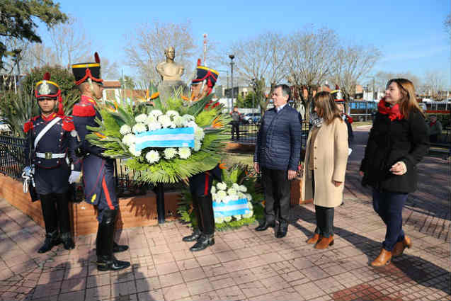 El intendente Gustavo Posse presidió esta mañana el acto en la plaza de Boulogne que lleva el nombre del libertador de América, donde distintas escuelas del distrito disfrutaron de un gran desfile militar. 

