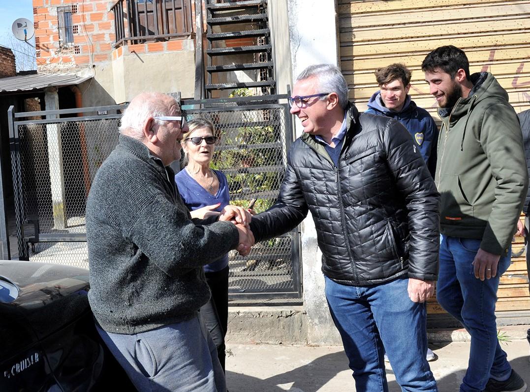  Julio Zamora dialogó con vecinos y supervisó obras realizadas por el Municipio en el barrio El Arco