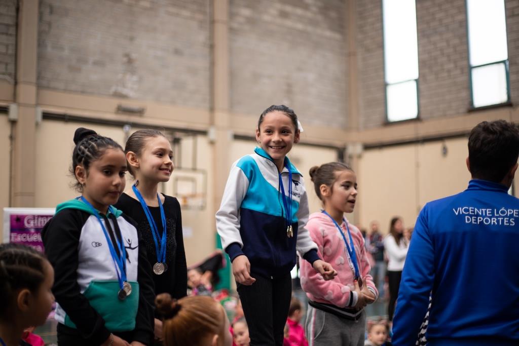Cientos de chicas participaron del Festival de Gimnasia Artística en Vicente López Cientos de chicas participaron del Festival de Gimnasia Artística en Vicente López