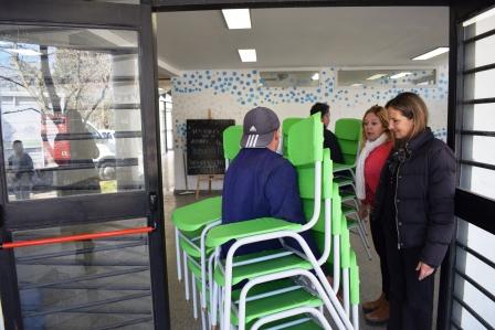 Nuevo mobiliario para 20 aulas de escuelas de Pilar