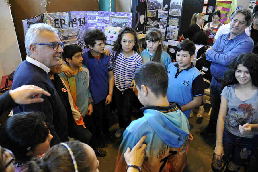 Julio Zamora recorrió la VI Feria Regional de Educación, Arte, Ciencias y Tecnologías 