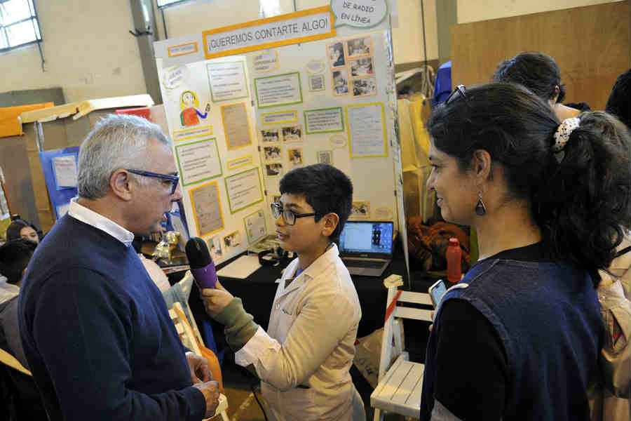 Julio Zamora recorrió la VI Feria Regional de Educación, Arte, Ciencias y Tecnologías 