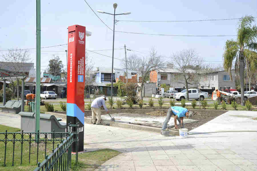 Julio Zamora supervisó la remodelación de la Plaza Democracia de General Pacheco