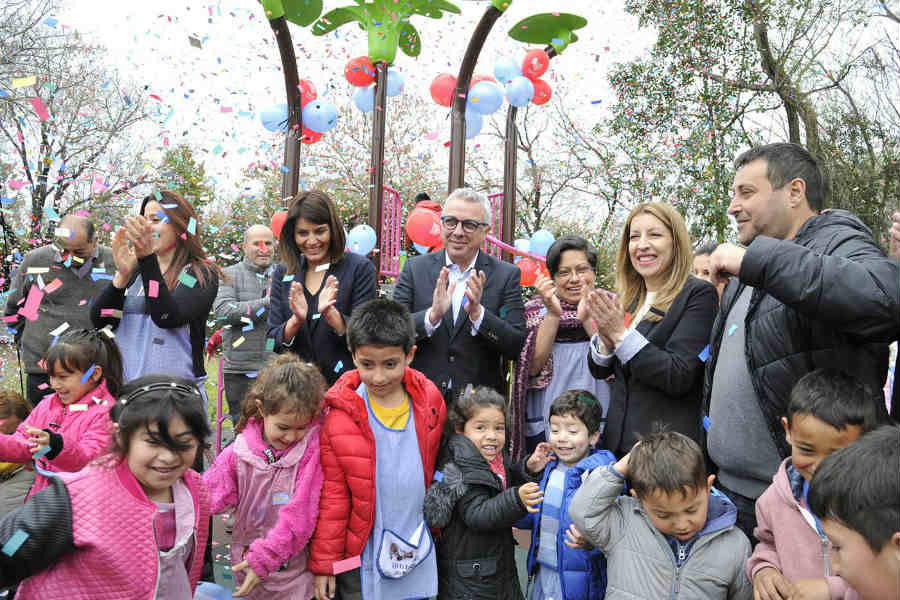 Julio Zamora inauguró los nuevos juegos del Jardín N°909 de Tigre centro