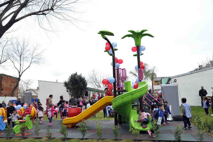 Julio Zamora inauguró los nuevos juegos del Jardín N°909 de Tigre centro