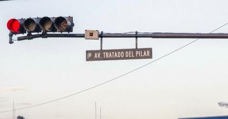 Ya funciona en Pilar el primer semáforo inteligente