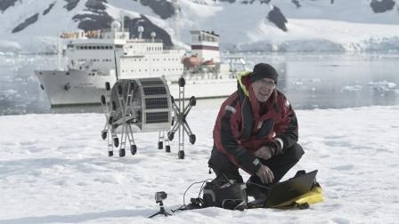 El Municipio presenta 500+50, una experiencia en la que el arte y la tecnología, entre robots y piezas solares, invitan a reflexionar sobre la situación ambiental del planeta.
