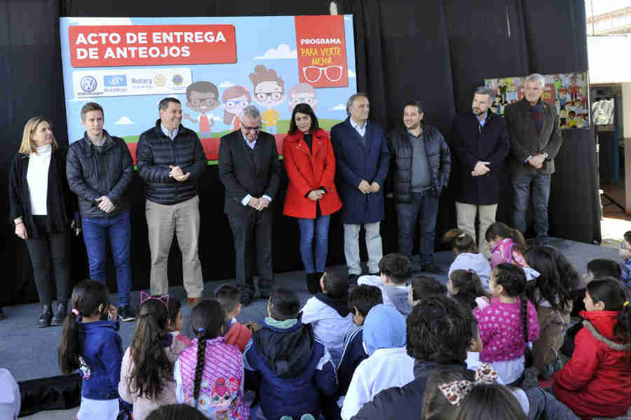 Julio Zamora entregó más de 457 anteojos a alumnos de todo Tigre