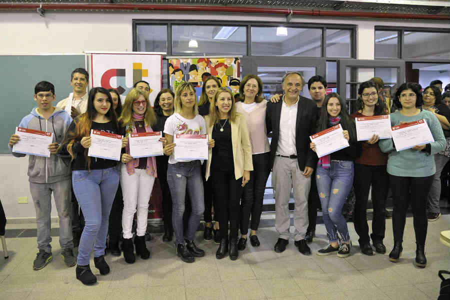 Más de 200 vecinos finalizaron el curso de inglés del Centro de Idiomas Tigre