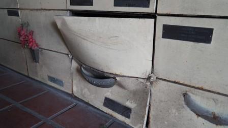 San Isidro denuncia vandalismo en el cementerio de Boulogne San Isidro denuncia vandalismo en el cementerio de Boulogne