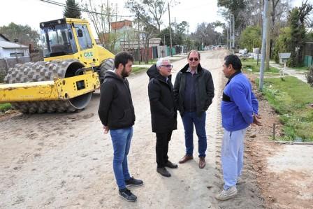Julio Zamora supervisó obras de pavimentación en Benavídez