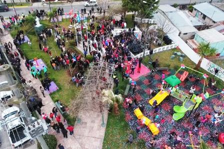 En el acto de inauguración de los nuevos juegos y remodelación de la plaza N°46 en Rincón de Milberg, el intendente de Tigre, Julio Zamora, aseguró que es prioritario que todos los argentinos tengan un plato de comida digno en sus hogares y que, para esto, es indispensable que se decrete la emergencia alimentaria. En el acto de inauguración de los nuevos juegos y remodelación de la plaza N°46 en Rincón de Milberg, el intendente de Tigre, Julio Zamora, aseguró que es prioritario que todos los argentinos tengan un plato de comida digno en sus hogares y que, para esto, es indispensable que se decrete la emergencia alimentaria.