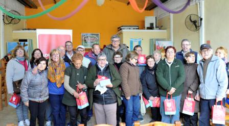 Tigre entregó anteojos a adultos mayores del barrio La Paloma  