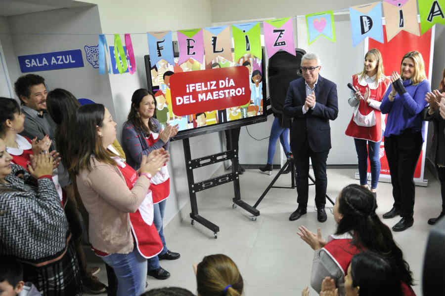 Julio Zamora felicitó a las maestras del Jardín Municipal de Don Torcuato en su día