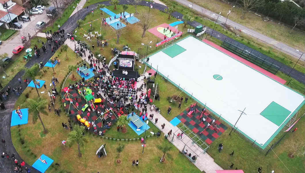 El intendente de Tigre, Julio Zamora, encabezó la remodelación N°47 realizada por el Municipio, que incluye mesas de ping pong, canchas de fútbol tenis y de básquet, calistenia, iluminación y un tótem de seguridad interactivo.