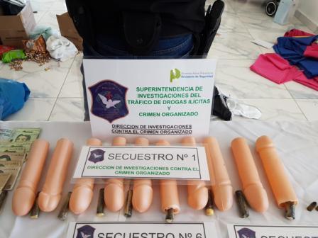 Cayó banda narco de peruanos que escondía cocaína en penes de cotillón