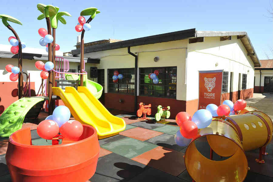 Julio Zamora inauguró el renovado patio del jardín N°915 en Las Tunas Julio Zamora inauguró el renovado patio del jardín N°915 en Las Tunas