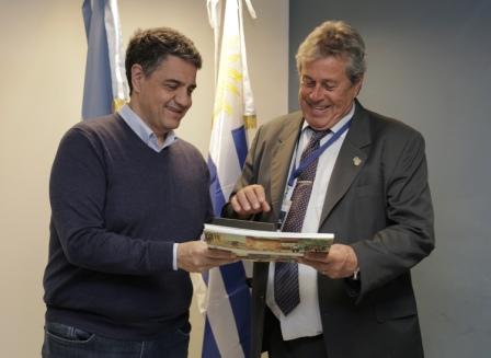 El intendente de Vicente López, Jorge Macri, recibió al intendente Enrique Antía, de la ciudad uruguaya, Maldonado, en el Centro de Monitoreo Urbano.