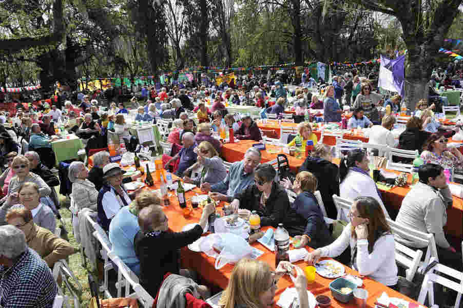 Más de 3.000 vecinos de Tigre festejaron el Día del Jubilado en el Club Ecosol