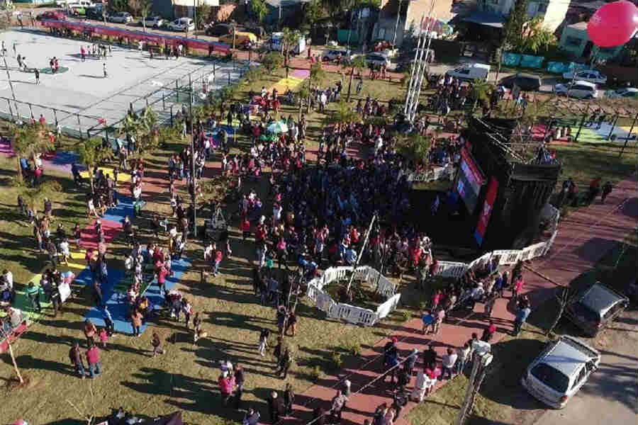 Julio Zamora inauguró en Benavídez la obra de renovación de la Plaza La Mascota