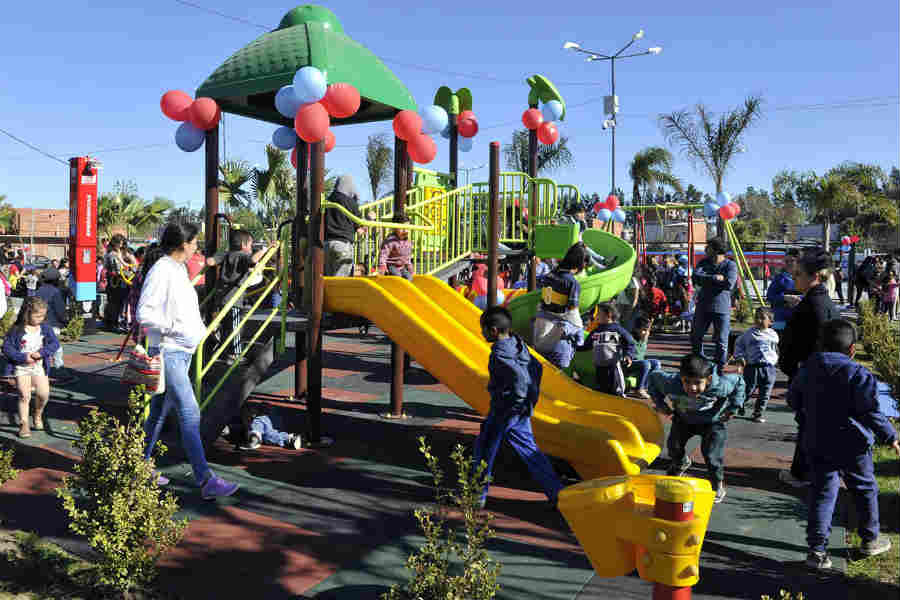 Julio Zamora inauguró en Benavídez la obra de renovación de la Plaza La Mascota