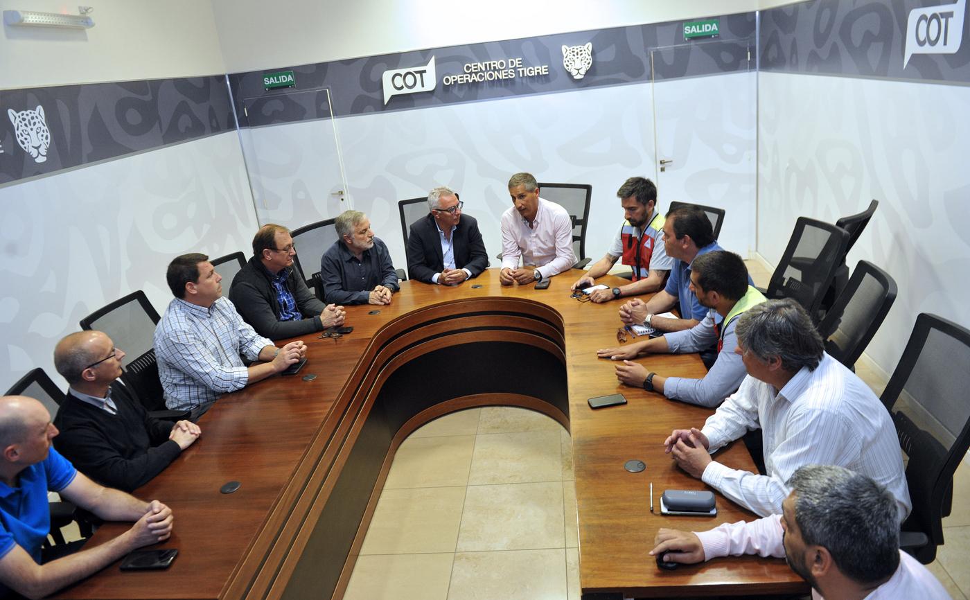 El intendente Julio Zamora encabezó una reunión junto al Comando de Operaciones de Emergencias Municipales (COEM), para definir las medidas de seguridad a tomar frente al alerta previsto para la mañana del martes 1 de octubre.
