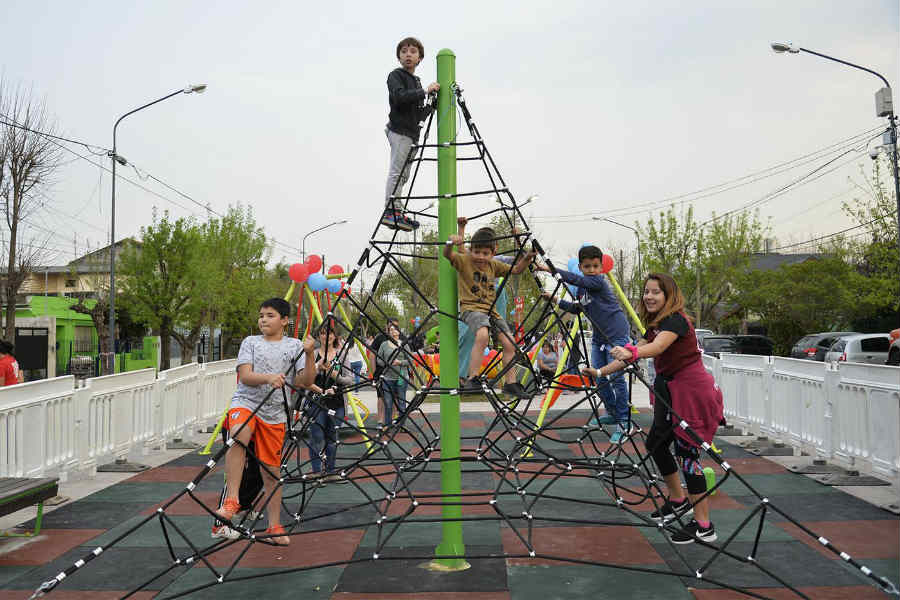 Julio Zamora inauguró el remodelado Boulevard Castiglioni en Rincón de Milberg