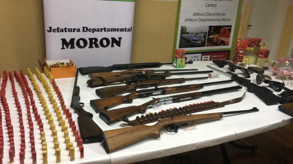 Morón: Amenazó con un arma tras una discusión de tránsito y le encuentran un arsenal 