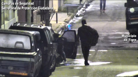 Robaron objetos de un auto abandonado en  Tigre  y fueron acorralados por las cámaras  