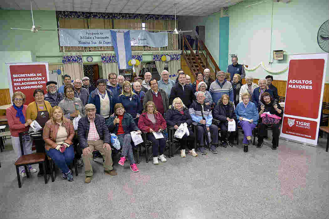En Don Torcuato, el Municipio entregó anteojos a vecinos del Centro de Jubilados Nuestra Señora de Luján. Desde el comienzo de la iniciativa, en el año 2008, el gobierno local beneficio a más de 11 mil personas.
